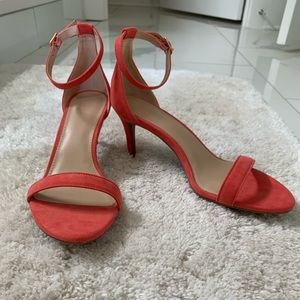 Like new Old navy coral heels, size 7